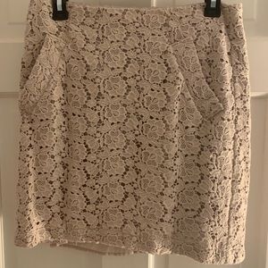 TAN MINI SKIRT WITH POCKETS & CROCHET